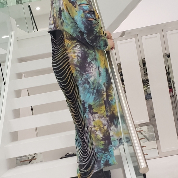 What a show stopper dress. - Picture 2 of 6